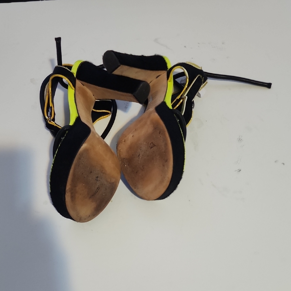 Elegant Black and Yellow Strappy Heels - Picture 5 of 6